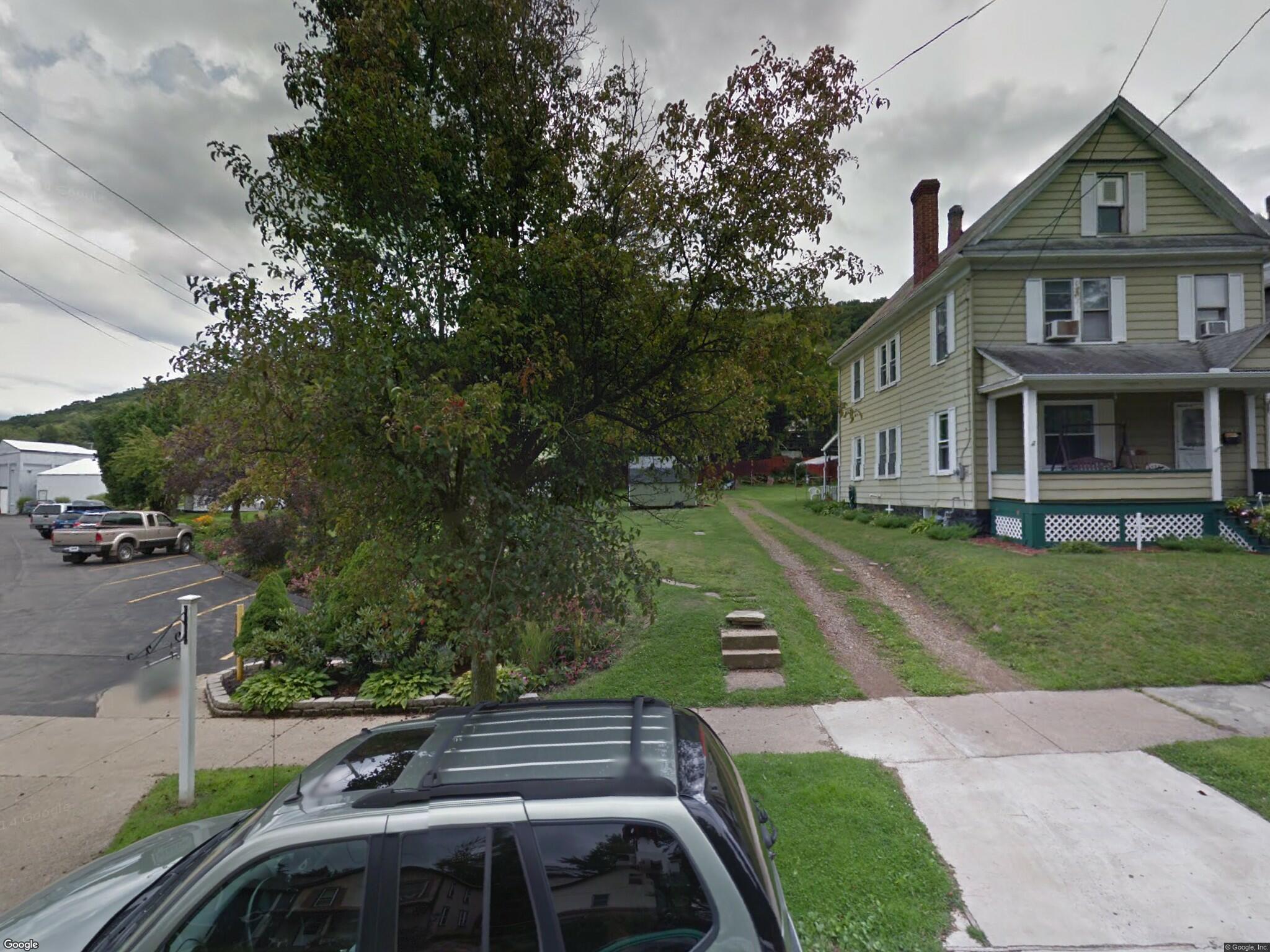 1331 Chestnut St, Franklin, PA 16323