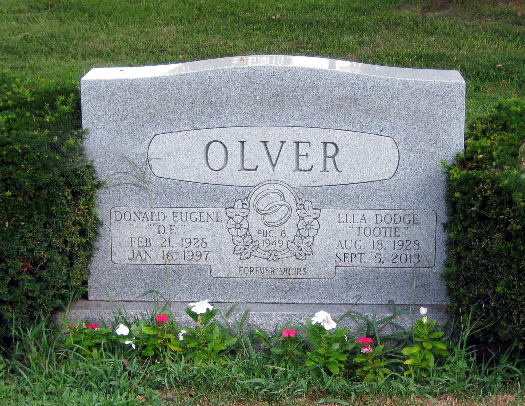 Donald E and Ella Dodge Olver Grave Marker