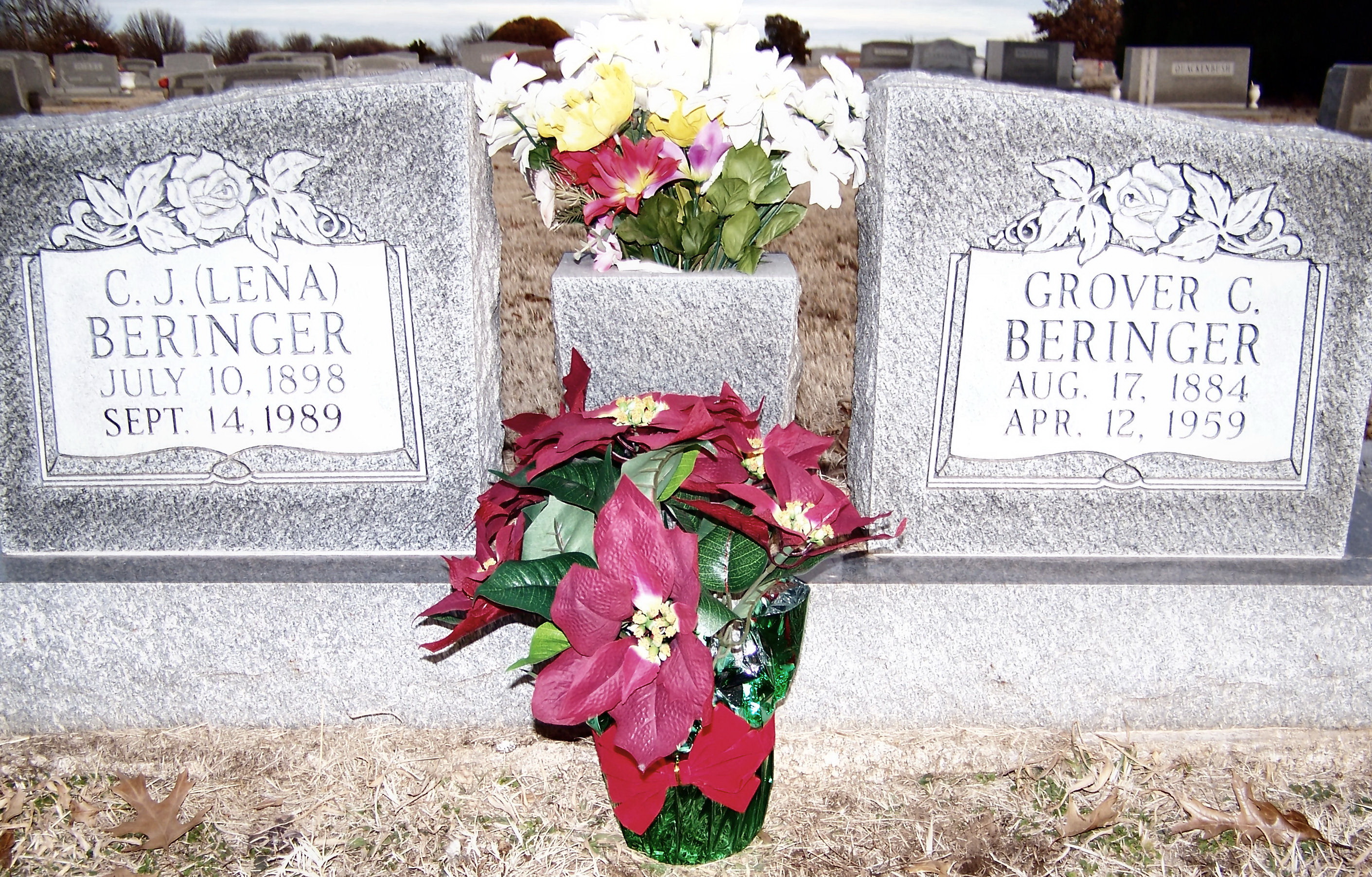 Grover and Lena Beringer tombstone