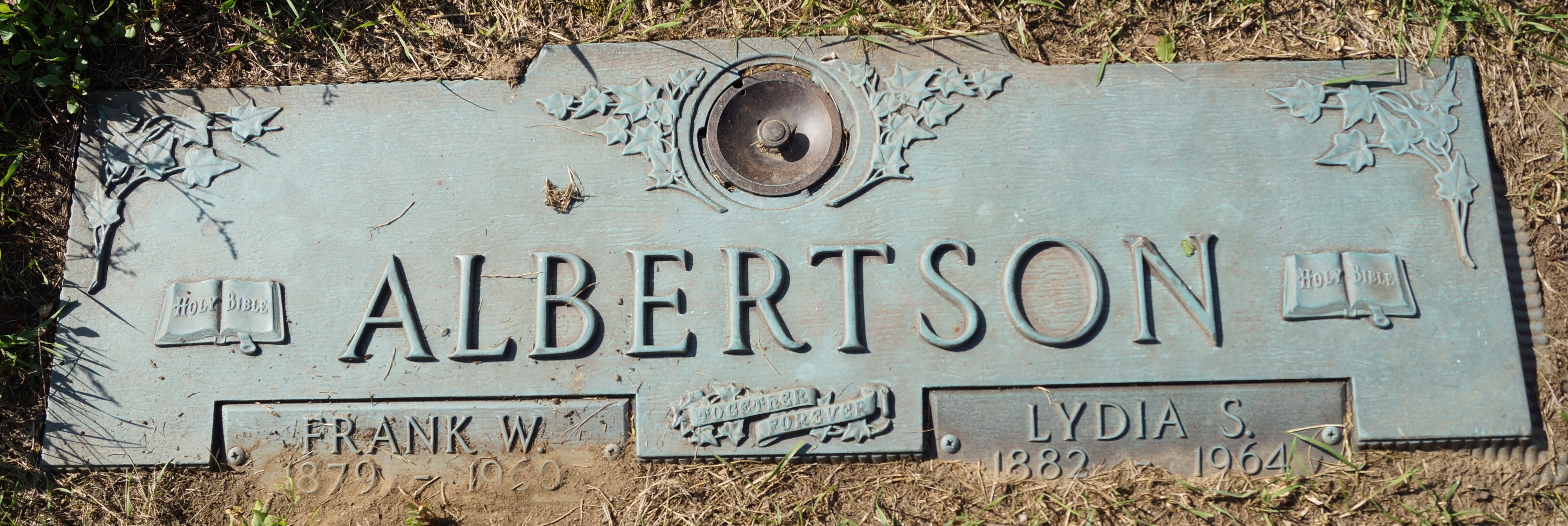 Headstone: Albertson - Frank W & Lydia S
