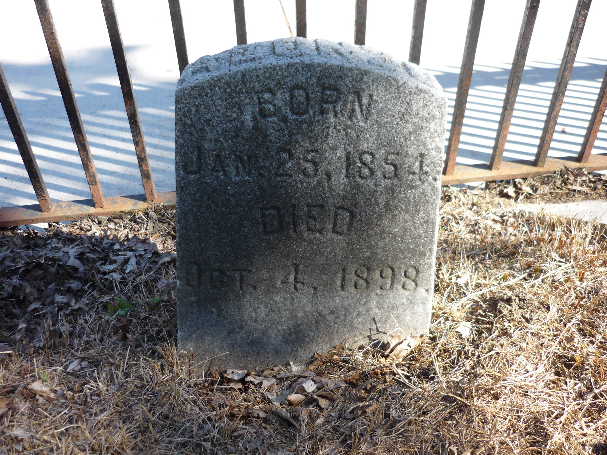 Headstone:  Alonzo Coburn