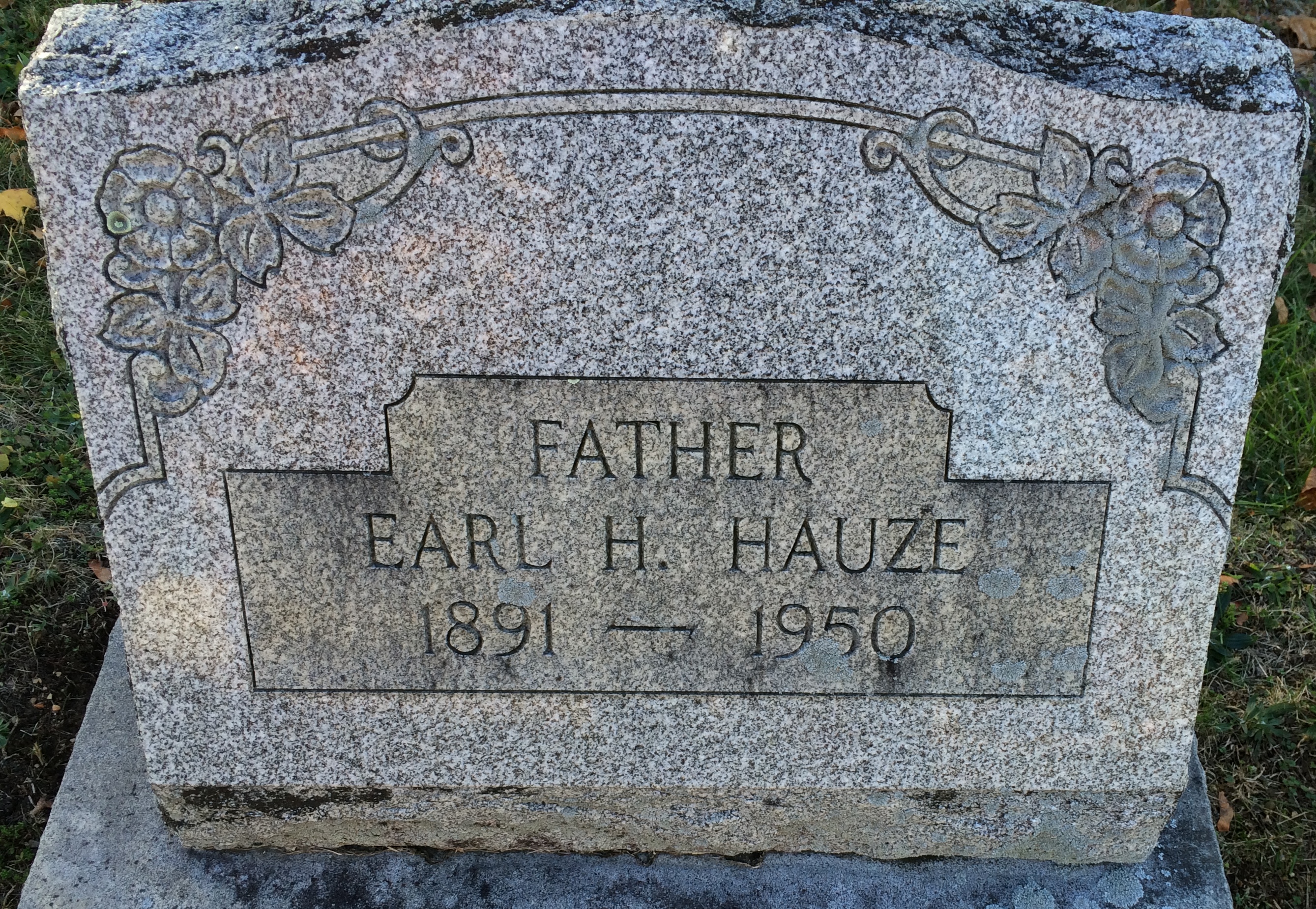 Headstone: Earl H. Hauze