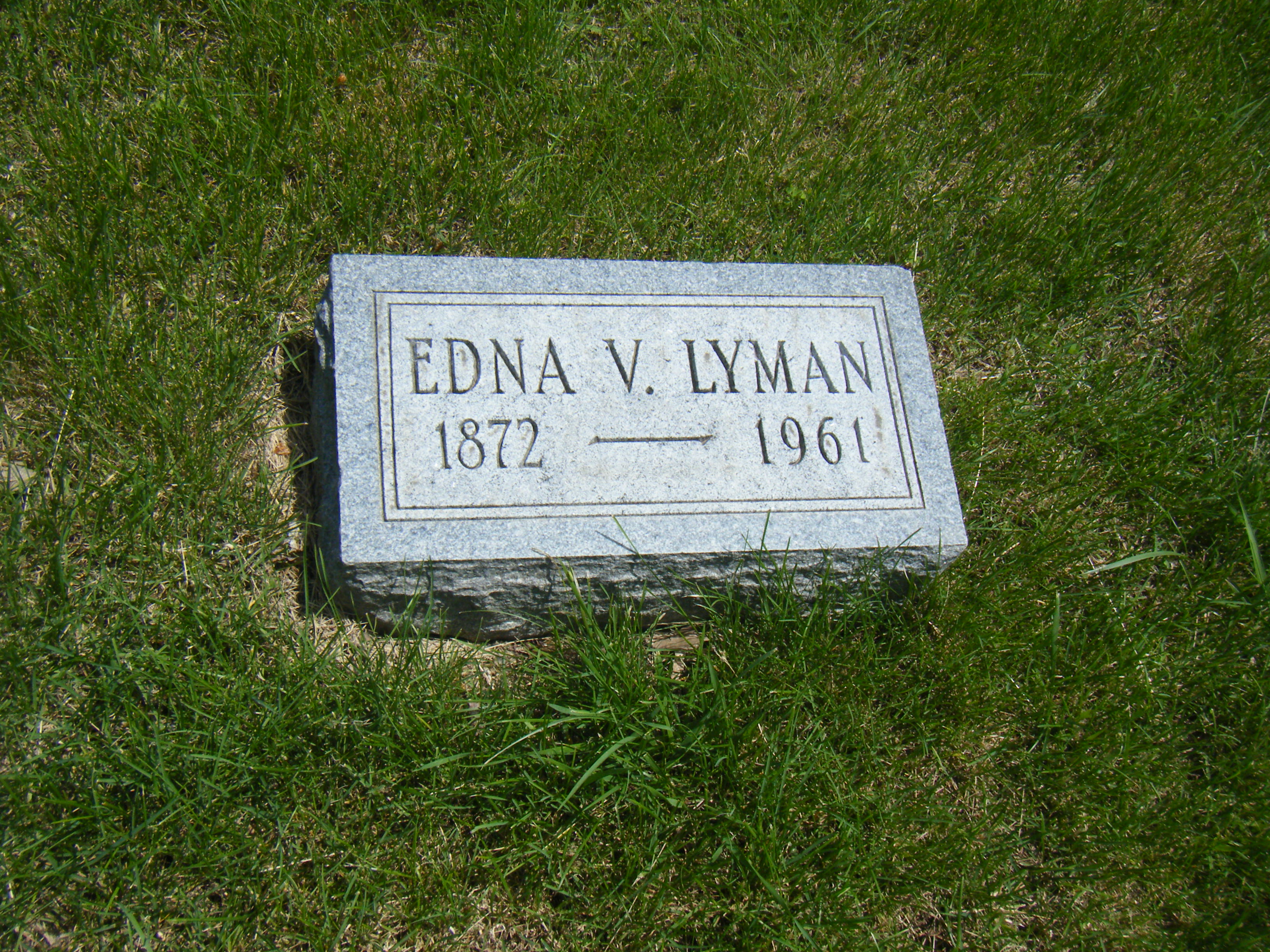 Headstone: Edna V. Lyman