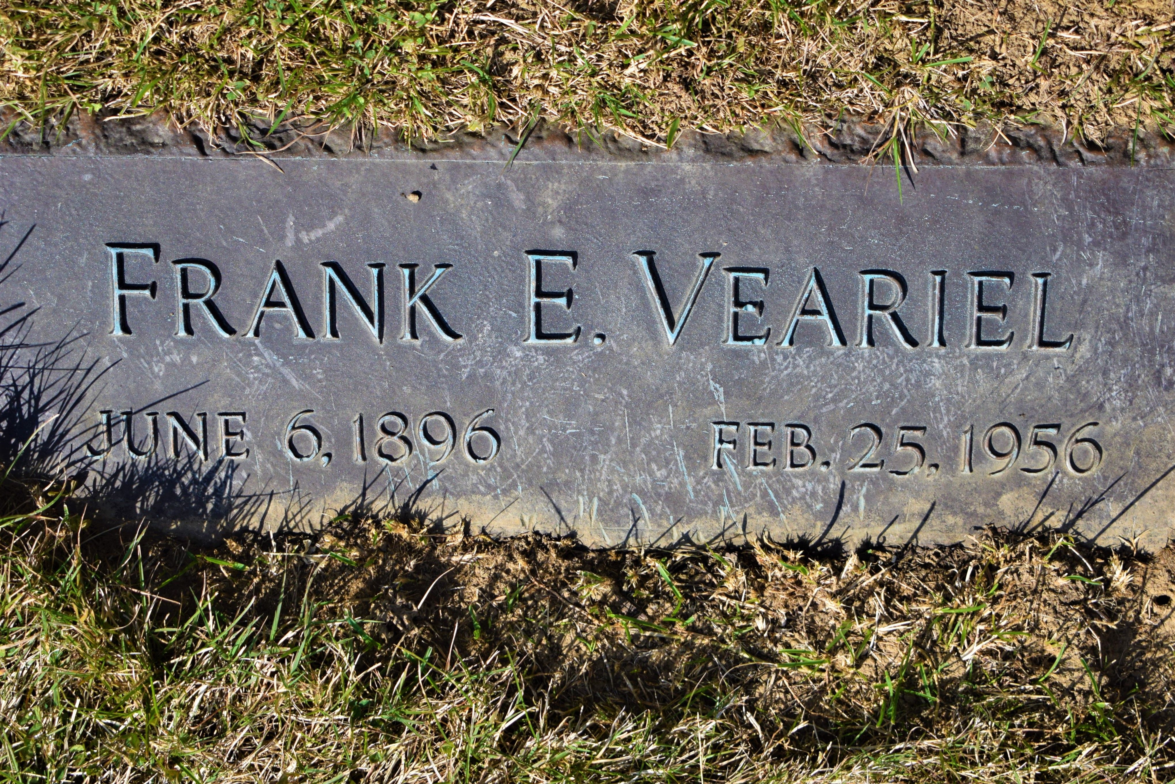 Headstone: Frank E. Veariel