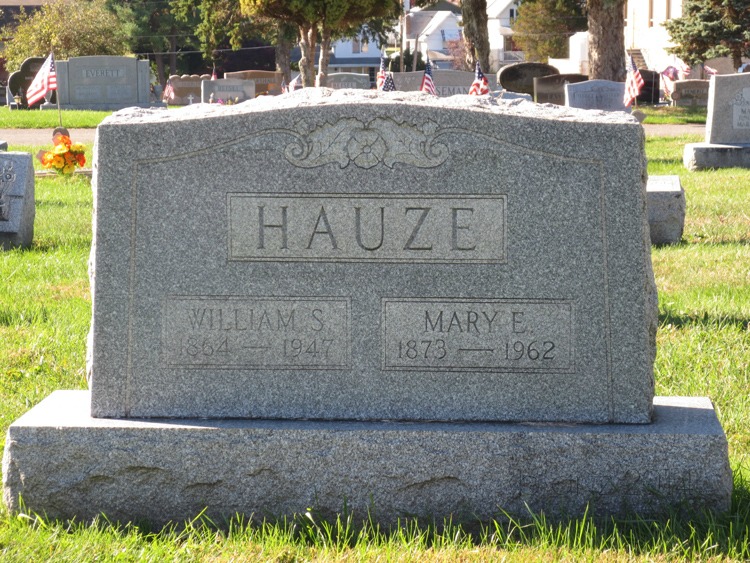 Headstone: Hauze - William S. & Mary E.