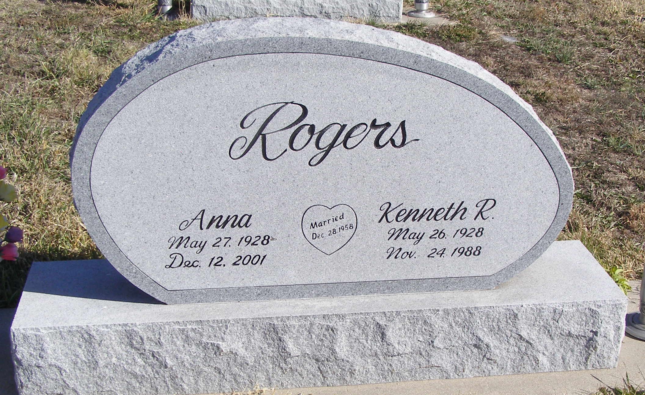 Headstone: Kenneth Rogers