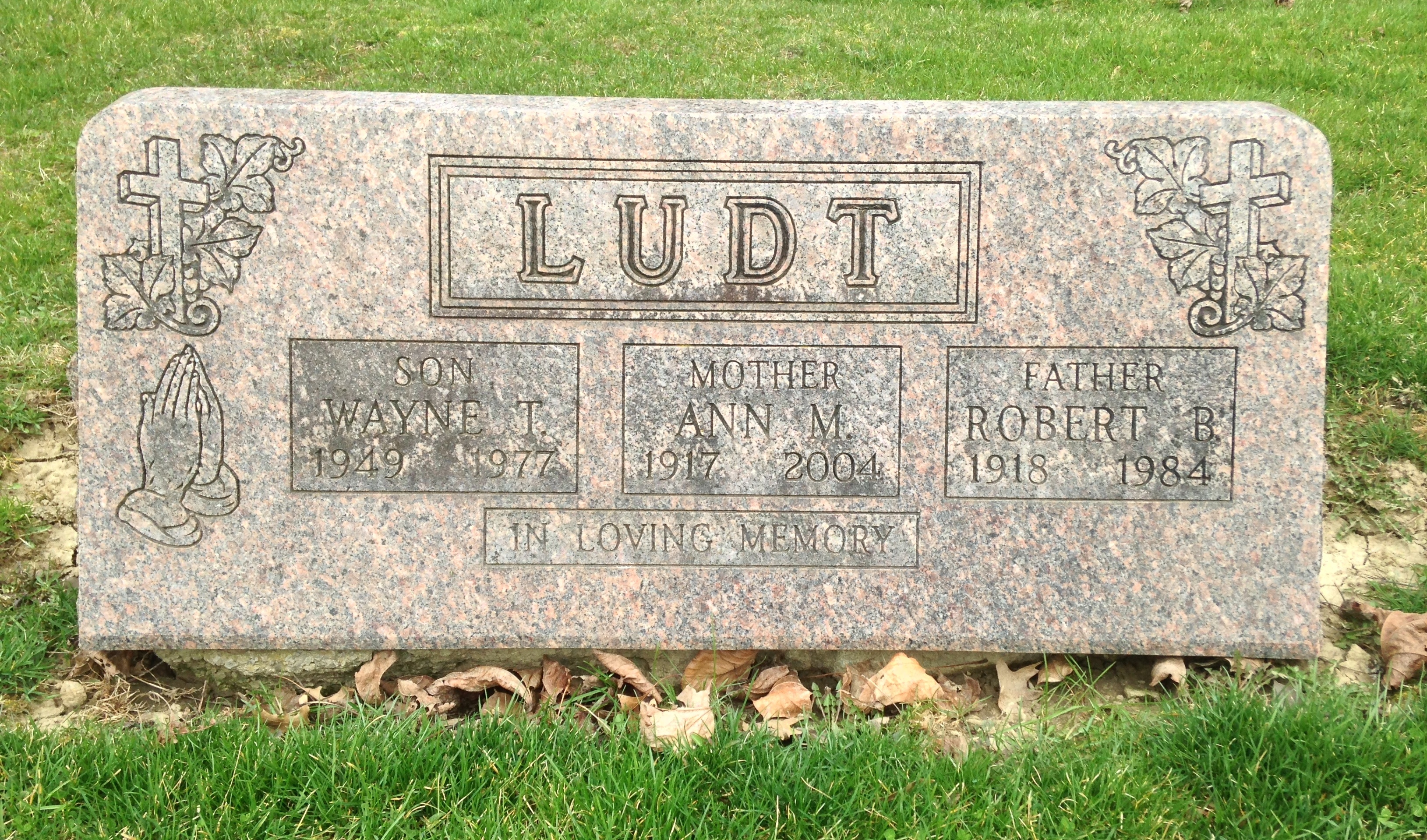 Headstone: Ludt - Wayne T. & Ann M. & Robert B.