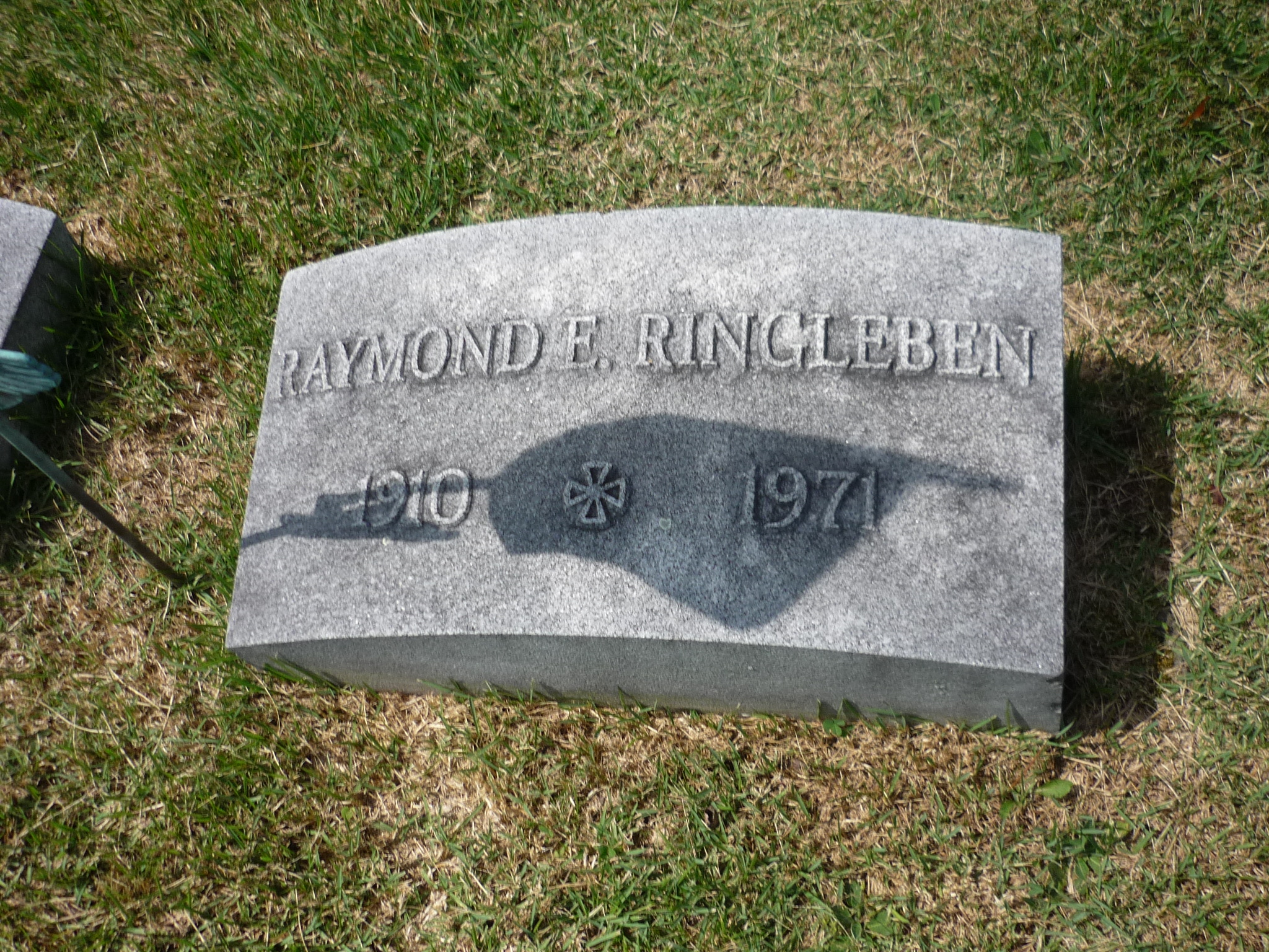 Headstone: Raymond E. Ringleben