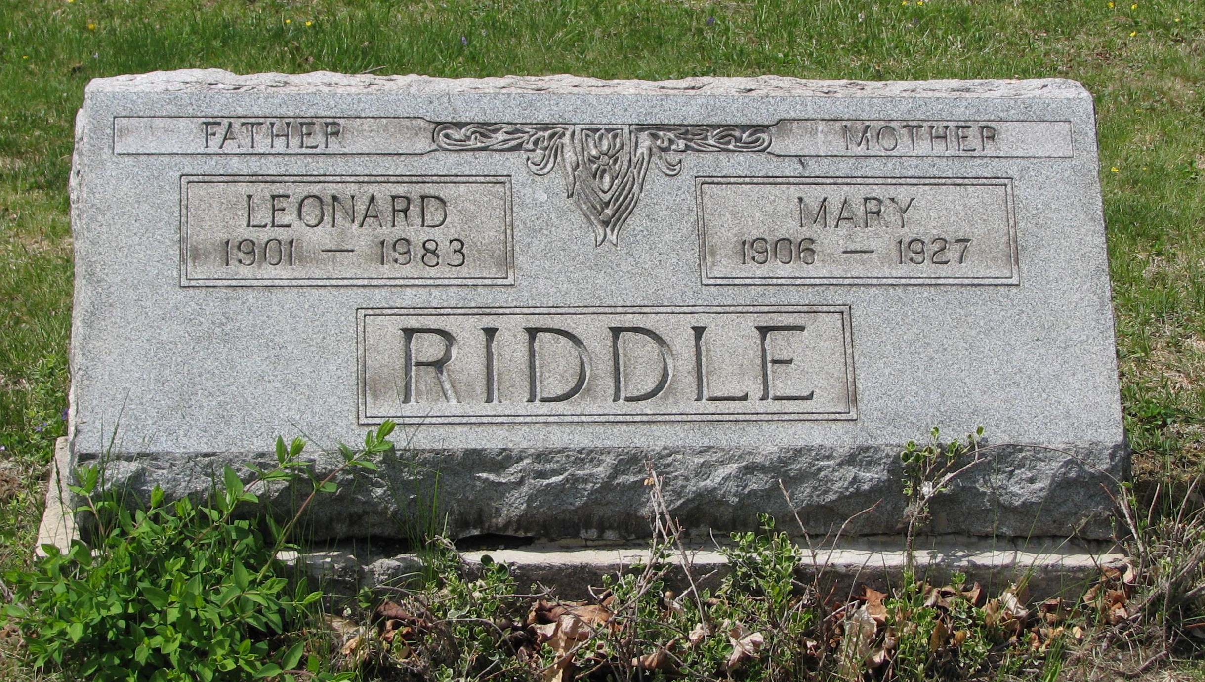 Headstone: Riddle - Leonard & Mary