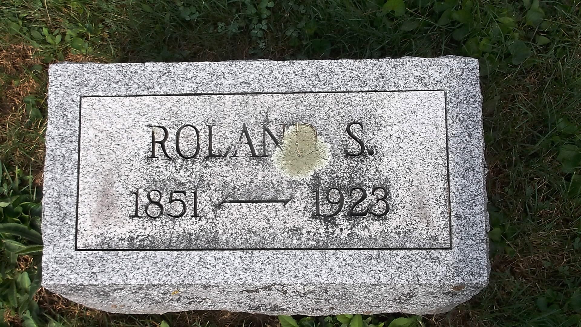 Headstone: Roland S Martin