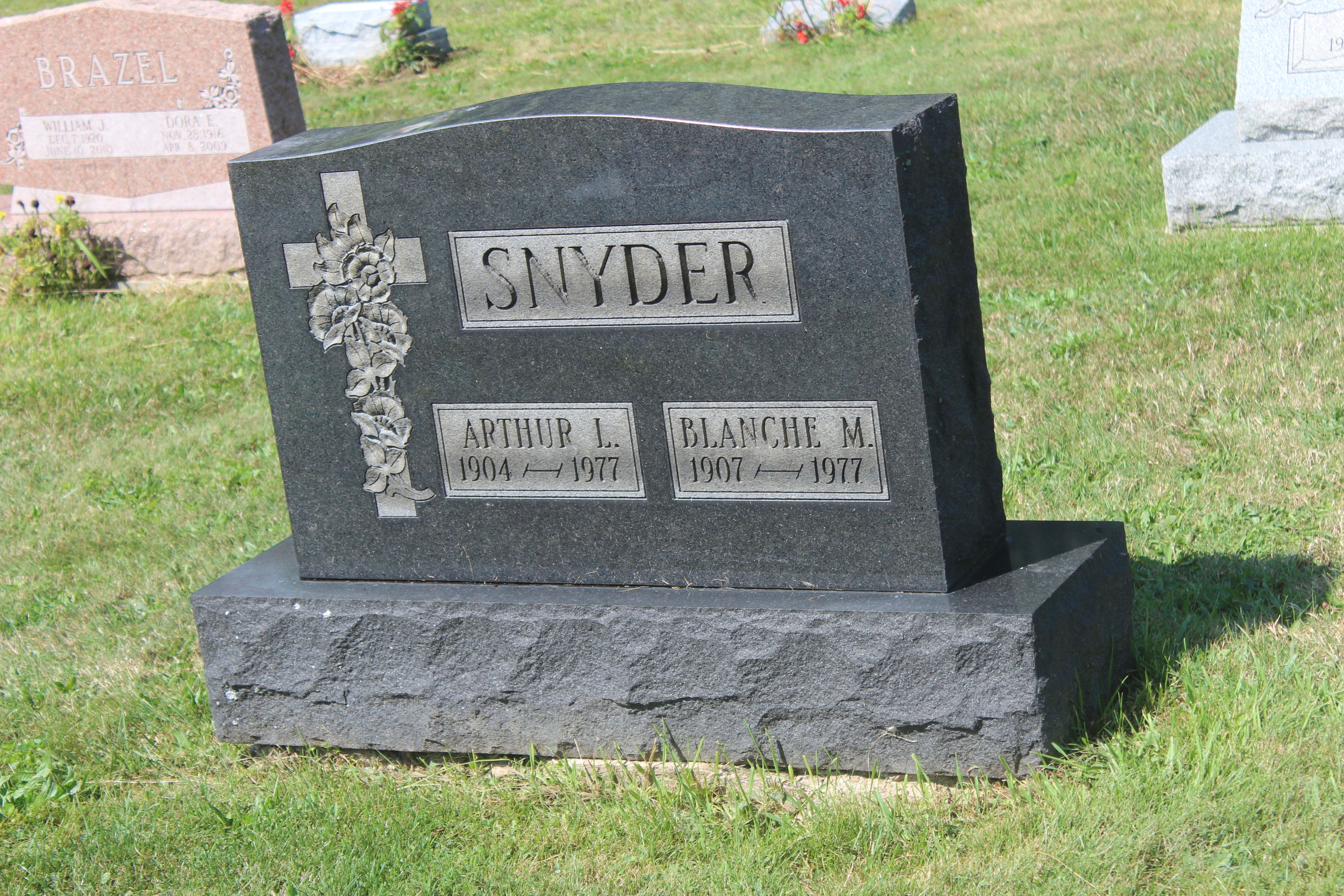 Headstone: Snyder - Arthur L & Blanche M