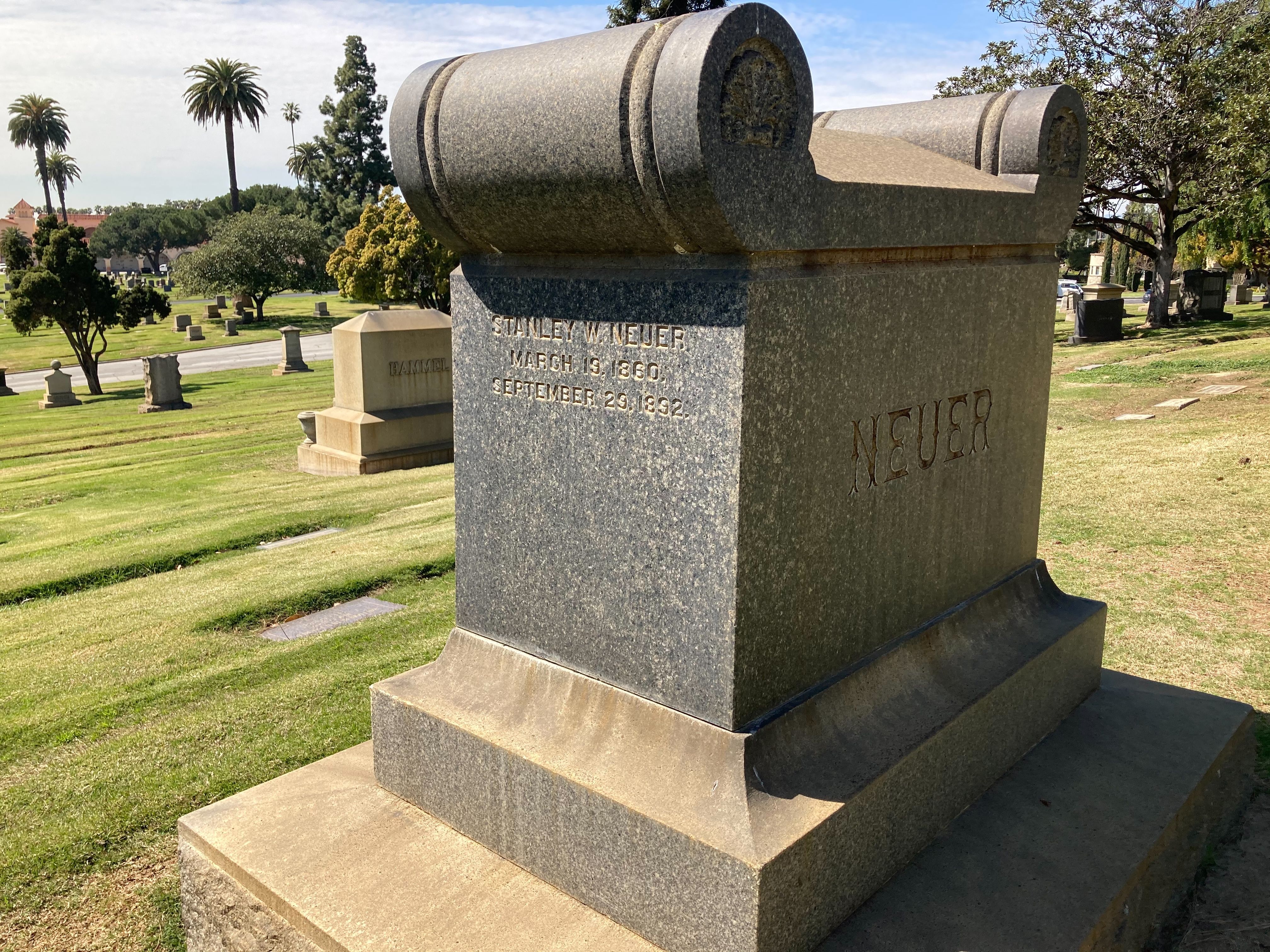 Headstone: Stanley W. Neuer