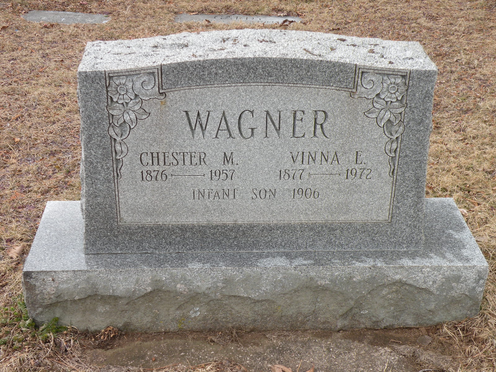 Headstone: Wagner - Chester M & Vinna L